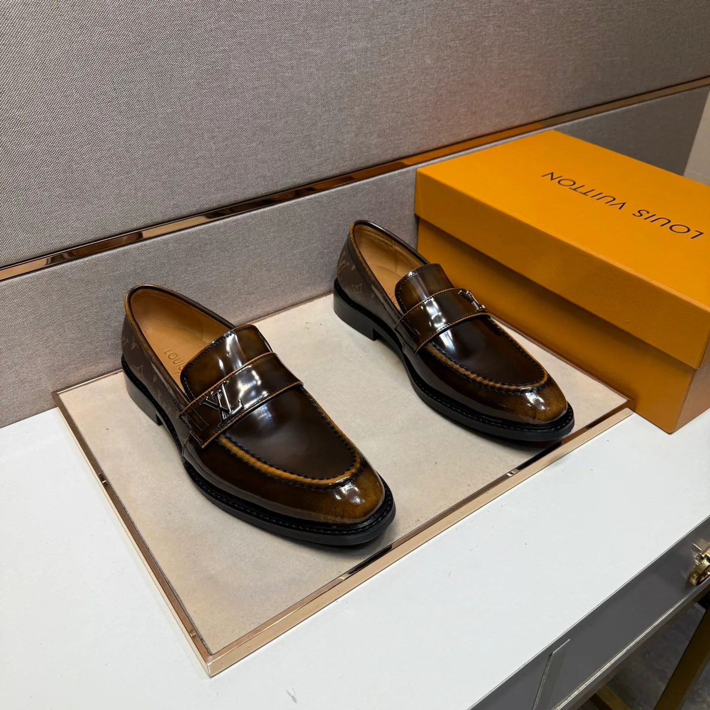 Men's men's shoes 💰pp462【LV～】Men's casual leather shoes 2025z cabinet sales simultaneously 🔶Size: 39-44#️⃣ 🔷2 colors🔜The upper is made of multi-material splicing➕Cow leather lining, comfortable and breathable, sole: original comfortable and wear-resistant outsole, ⚠️real thing📱photographed🎬real thing is better📢📢📢